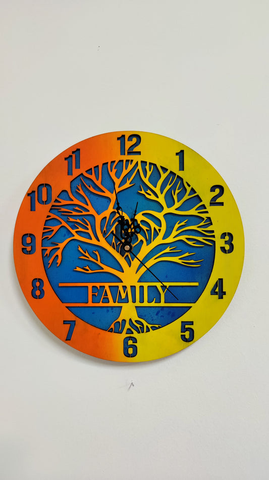 Orologio in legno “Family” – Albero della Vita, 30 cm, personalizzabile