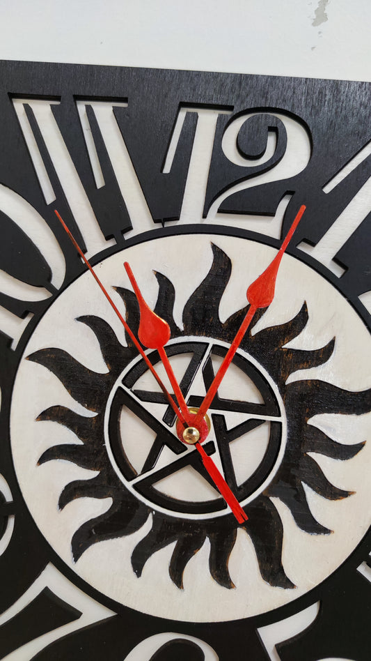 Orologio il legno a tema Supernatural